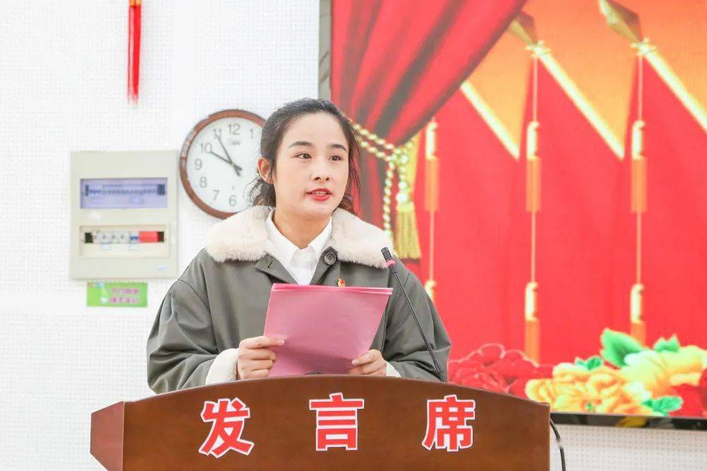 青春盛会今天114名代表出席泾县中学这场大会选出7名委员