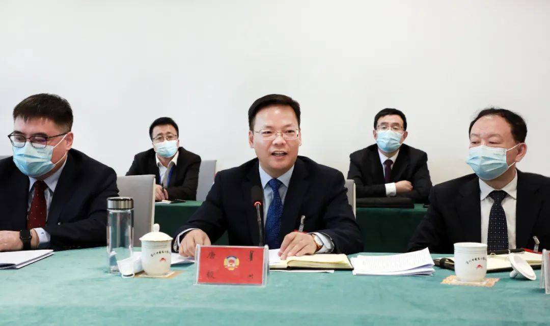 唐毅与人大代表政协委员审议讨论政府工作报告时强调围绕改革发展需求