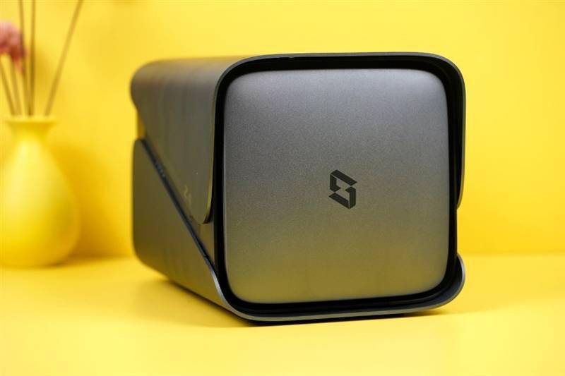 真正能和群晖抗衡的NAS！极空间新Z4评测：很多重要功能远强于同类产品