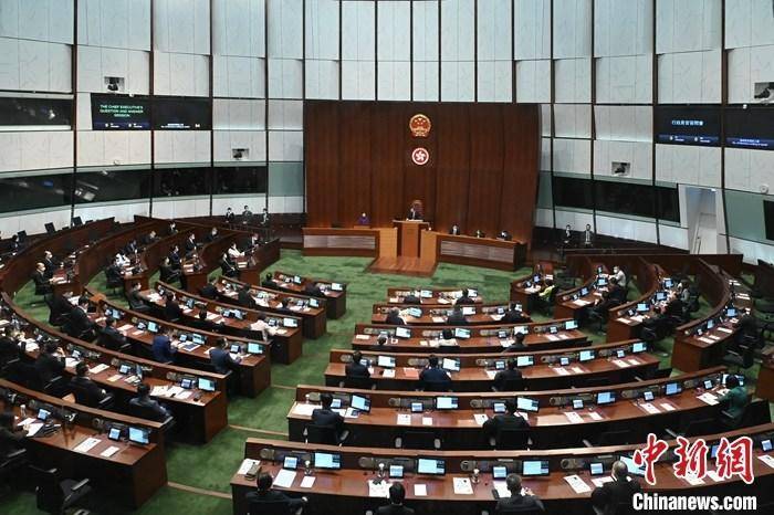 香港新一届立法会首次开会议员聚焦抗疫等工作
