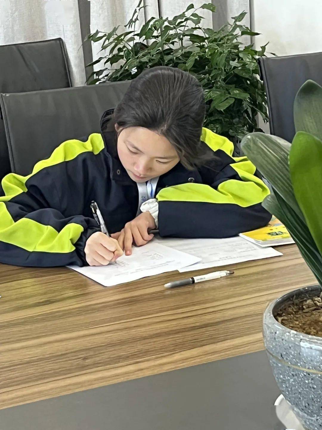 喜报我校七年级组在桐乡市初中英语书写比赛中取得优异成绩