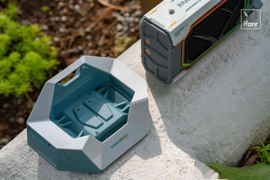 魅族白金独角兽赛博音箱图赏：联手猫王，再造潮品音箱