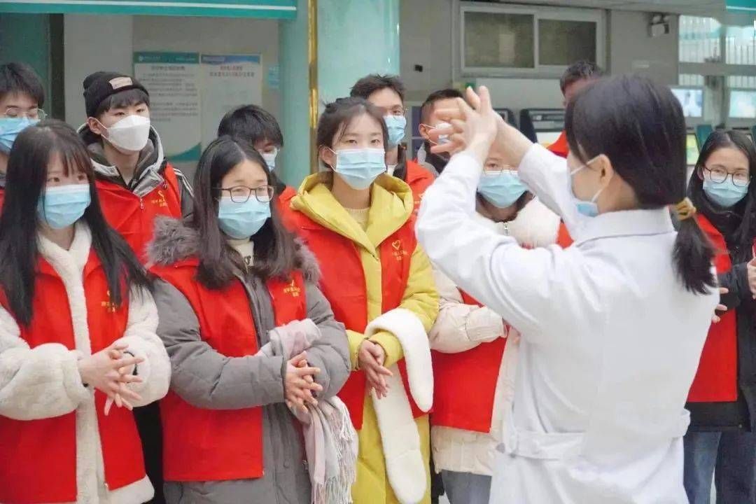青春抗疫进行时 | 西平青年志愿者坚守一线_街道_大学生_检测