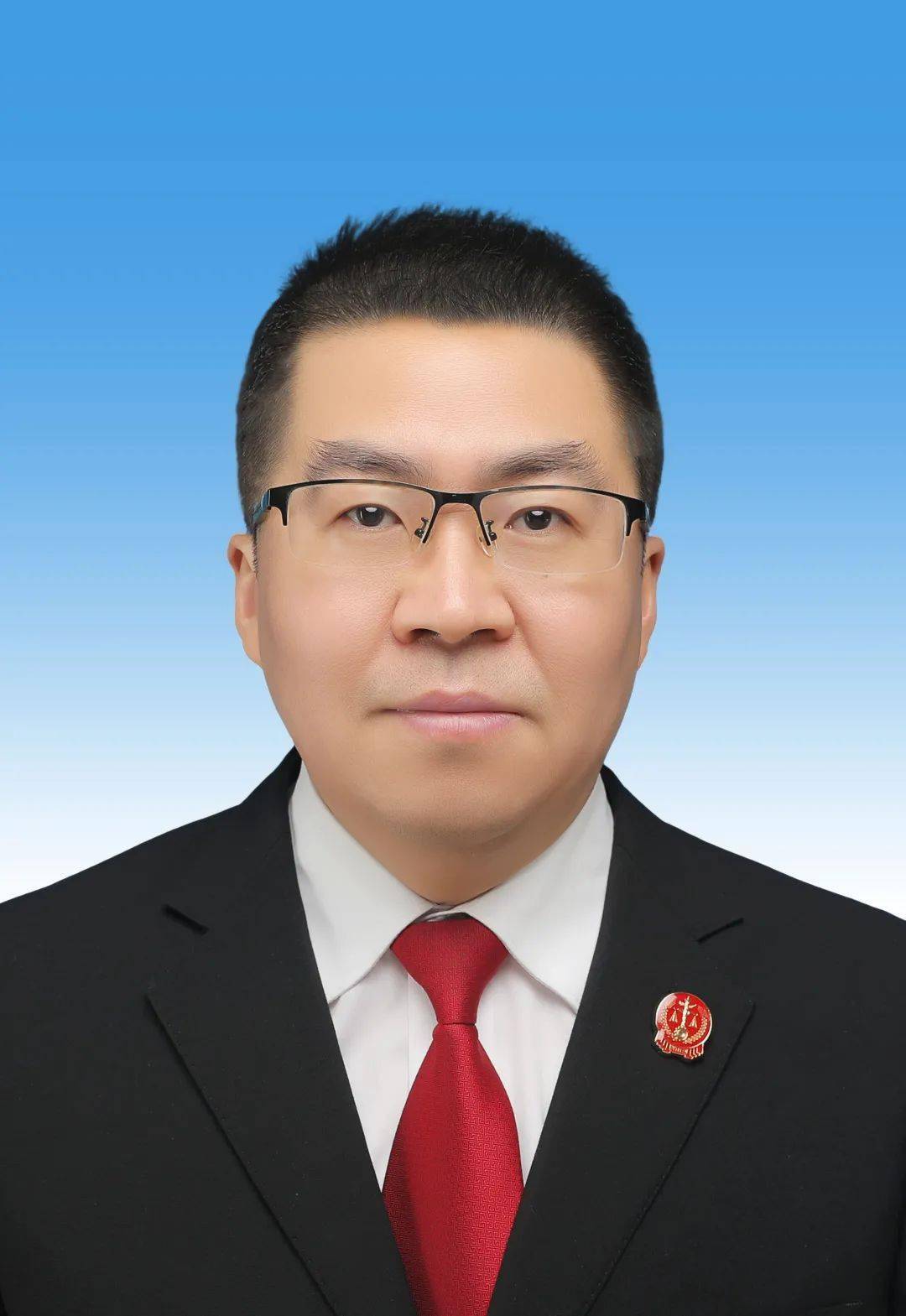 杨光明重庆市荣昌区人民法院院长杨光明,男,汉族,1975年5月生,研究生