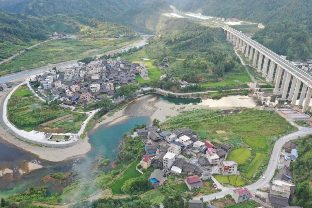 忠诚镇汇聚发展新动能稳步推进乡村振兴