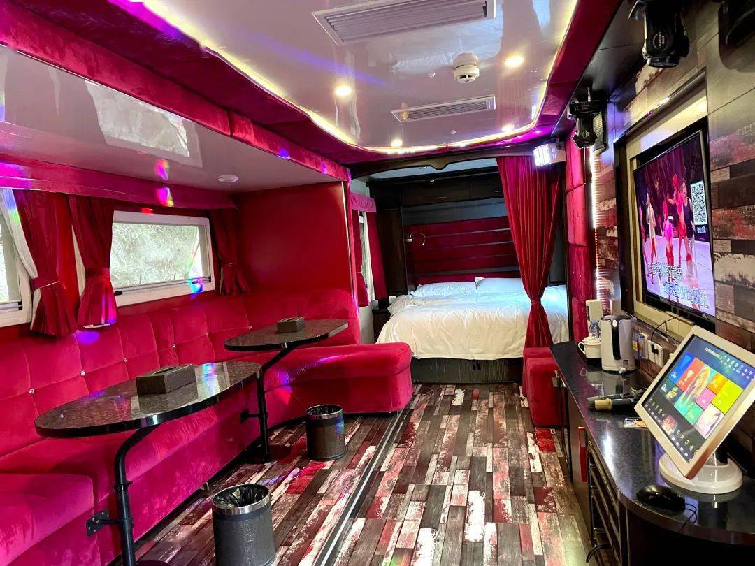 电视 · 卫生间 · 冰箱 · ktv音响设备 · wifi10米ktv拖挂房车