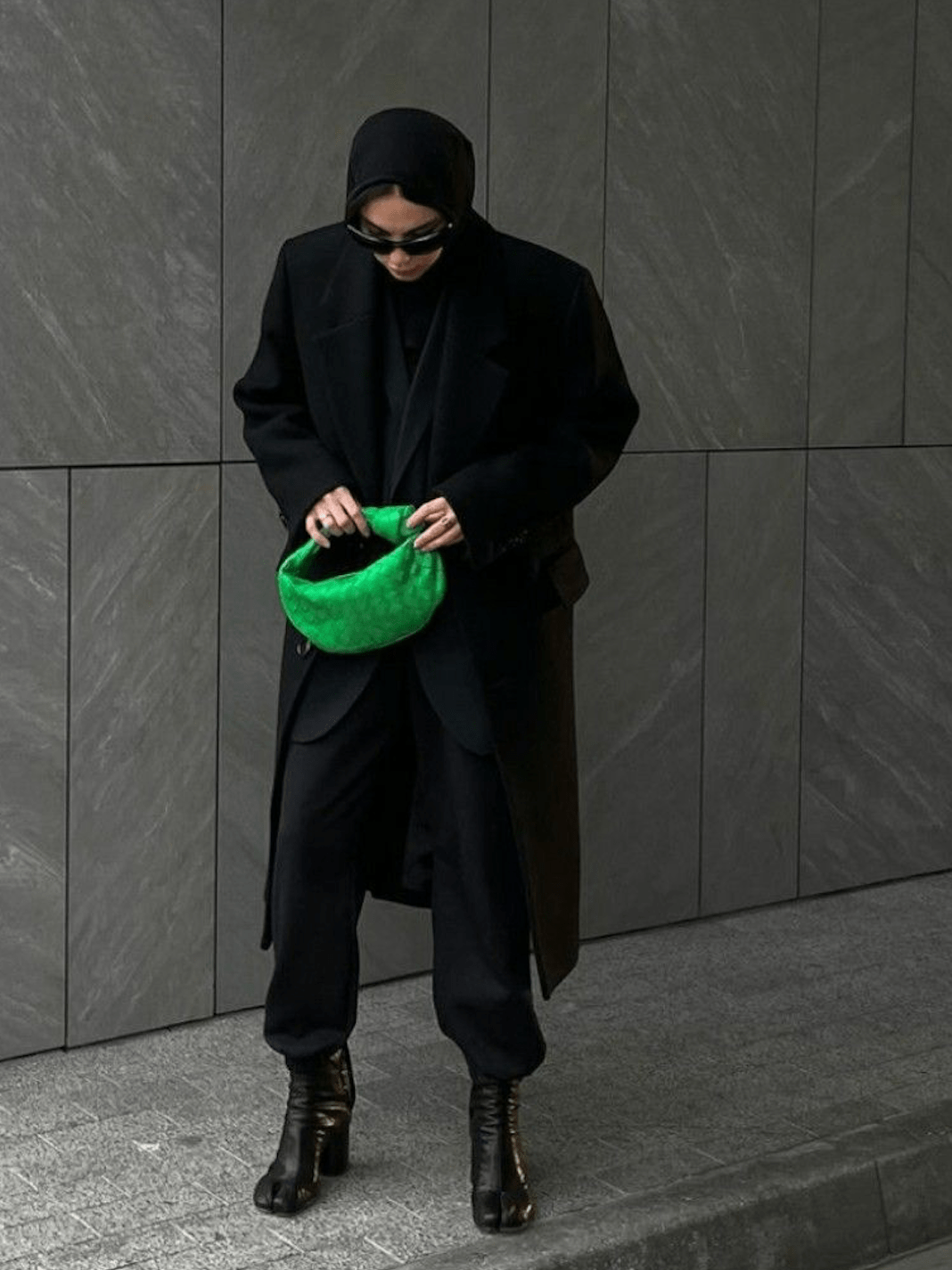 细节一身黑，换个穿法更时髦