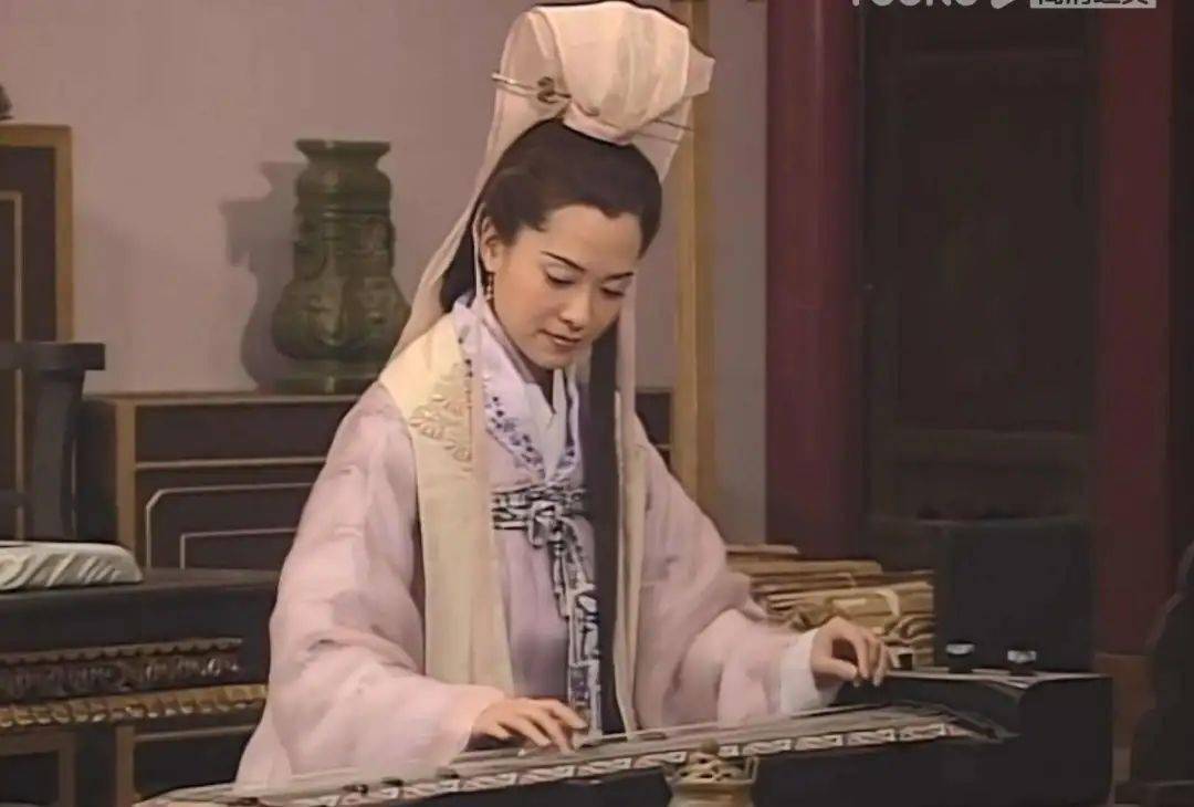 ""08 - 向海岚向海岚最经典的作品是《杨贵妃》和《无头东宫》即便是