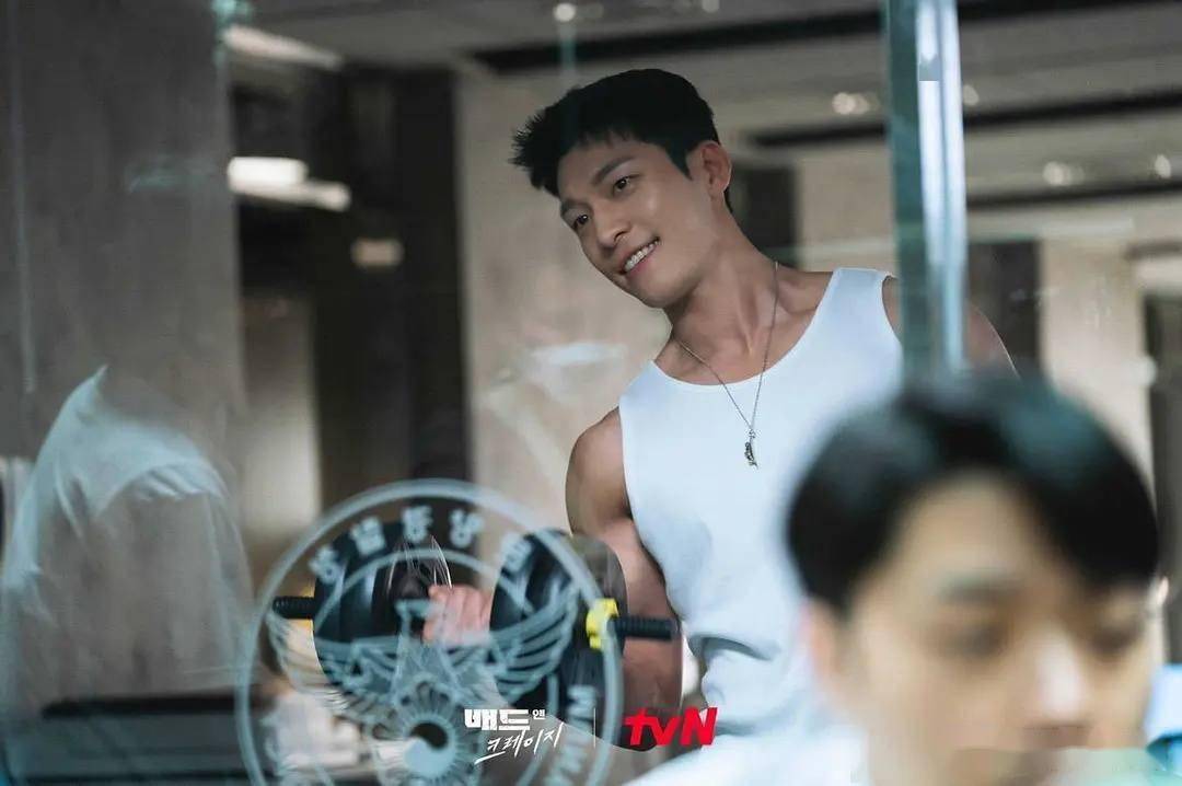 分裂人格电视剧 7c541f76da2f4a448a17853ae387c29d.jpeg