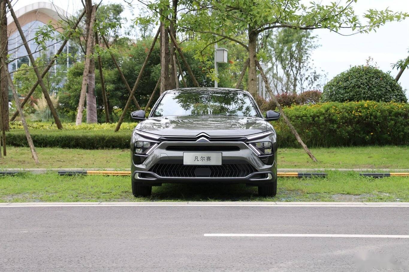 售1437万元起凡尔赛c5x虎年开门红版上市