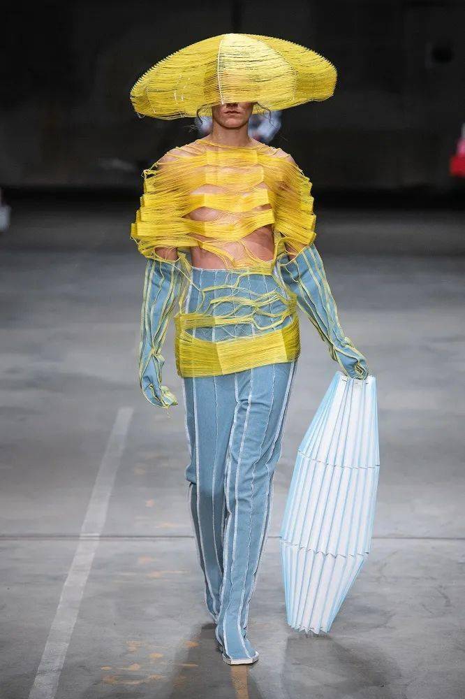 carlijnveurink前卫可穿戴让服装变得生动有趣