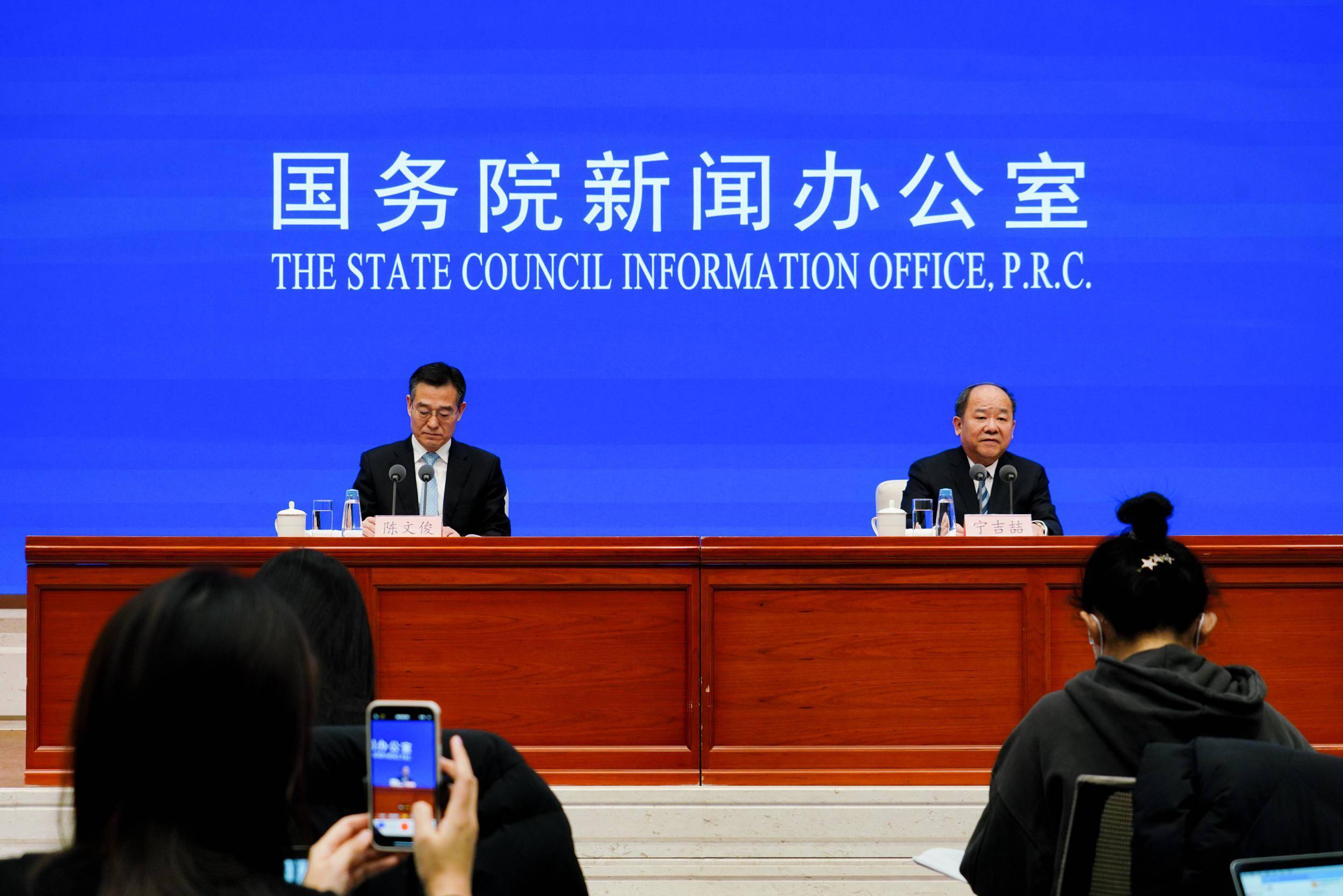国家统计局谈粮食安全：连年增产基础稳，已连续18年丰收