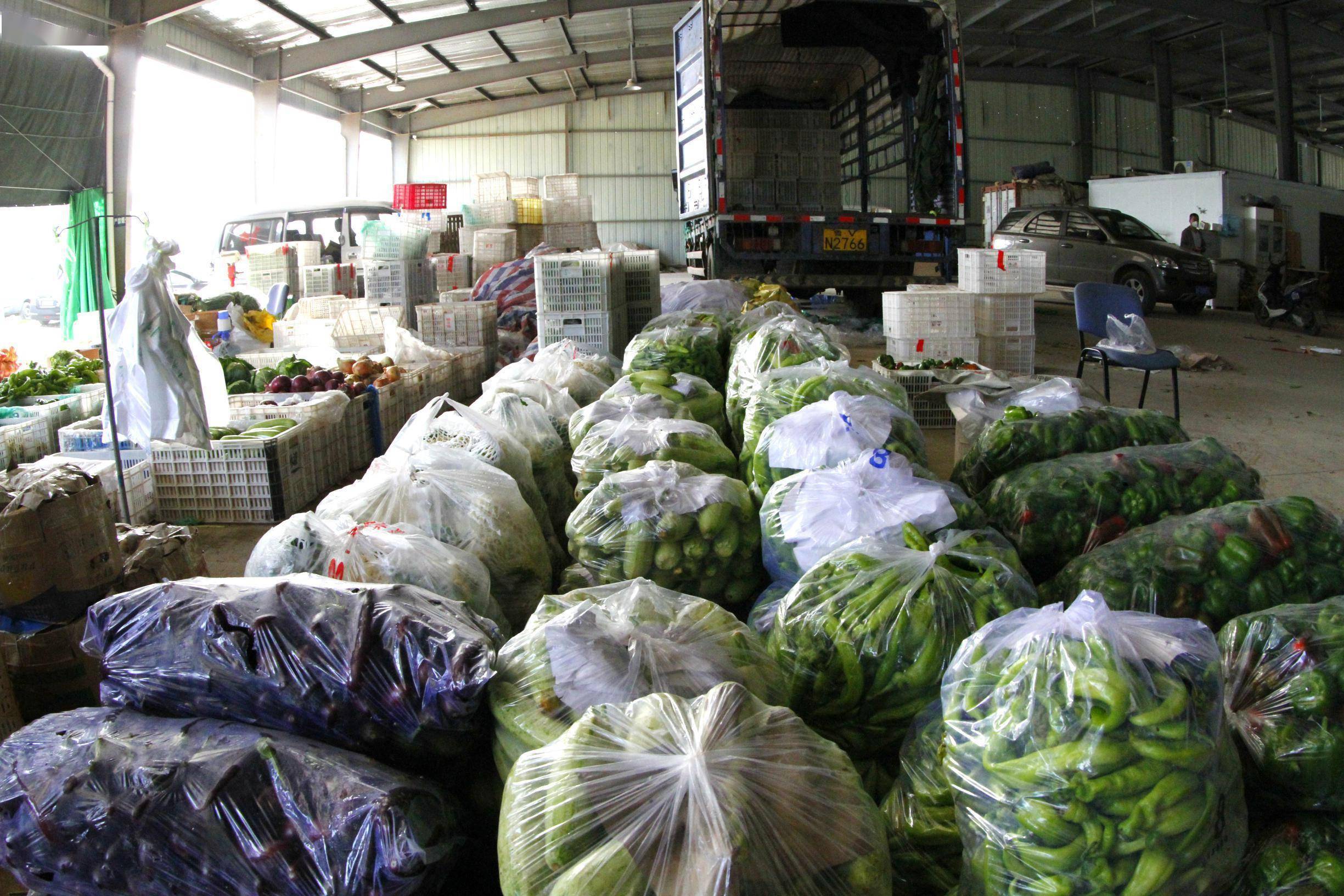 1月18日,记者走访了幸福蔬菜批发市场,作为烟台市区最大的蔬菜批发