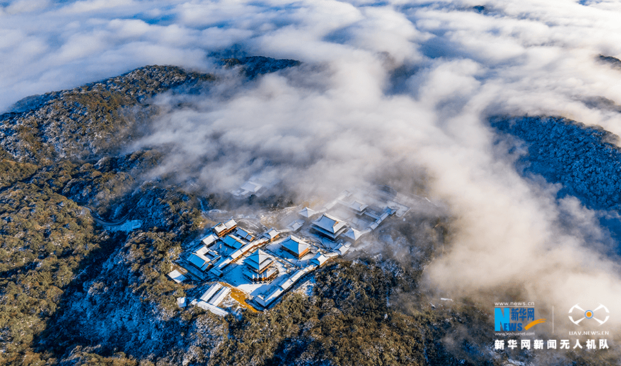 大雪|重庆金佛山：雪落景成 气势磅礴