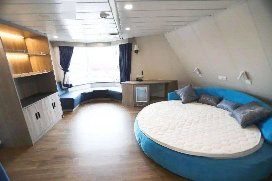 艺术与品质的结合祥龙岛号高端客滚船命名交付