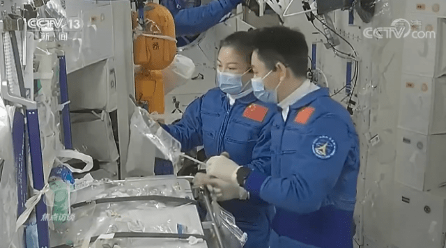 太空“出差” 旅程过半