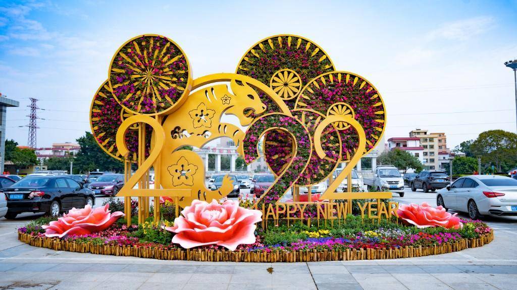 金虎报春佛山禅城街头设置多处迎新春景观小品