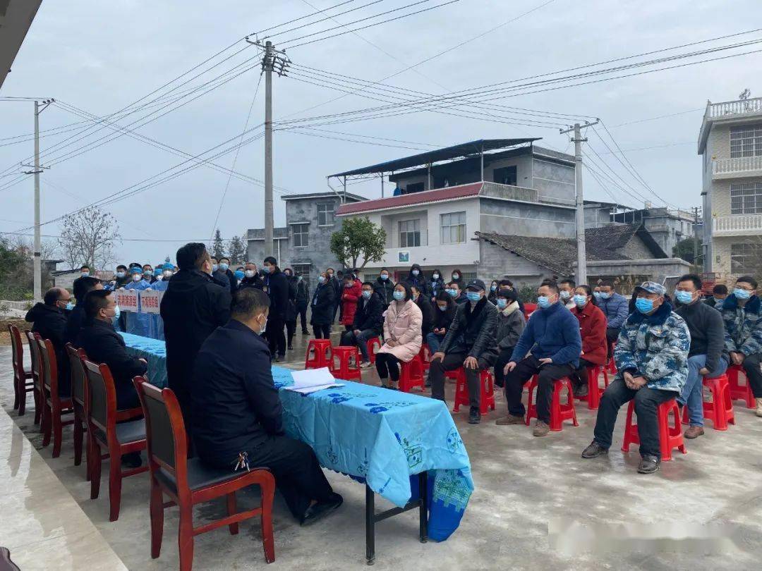 龙山县新冠肺炎疫情防控指挥部在石羔街道组织开展应急处置实战演练