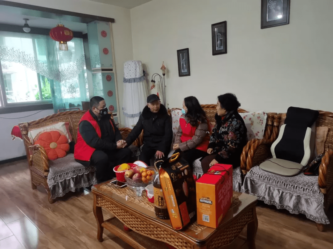 分别上门看望了抗美援朝老兵刘家声,以及刘宇文,赵如贵等多名退役老兵