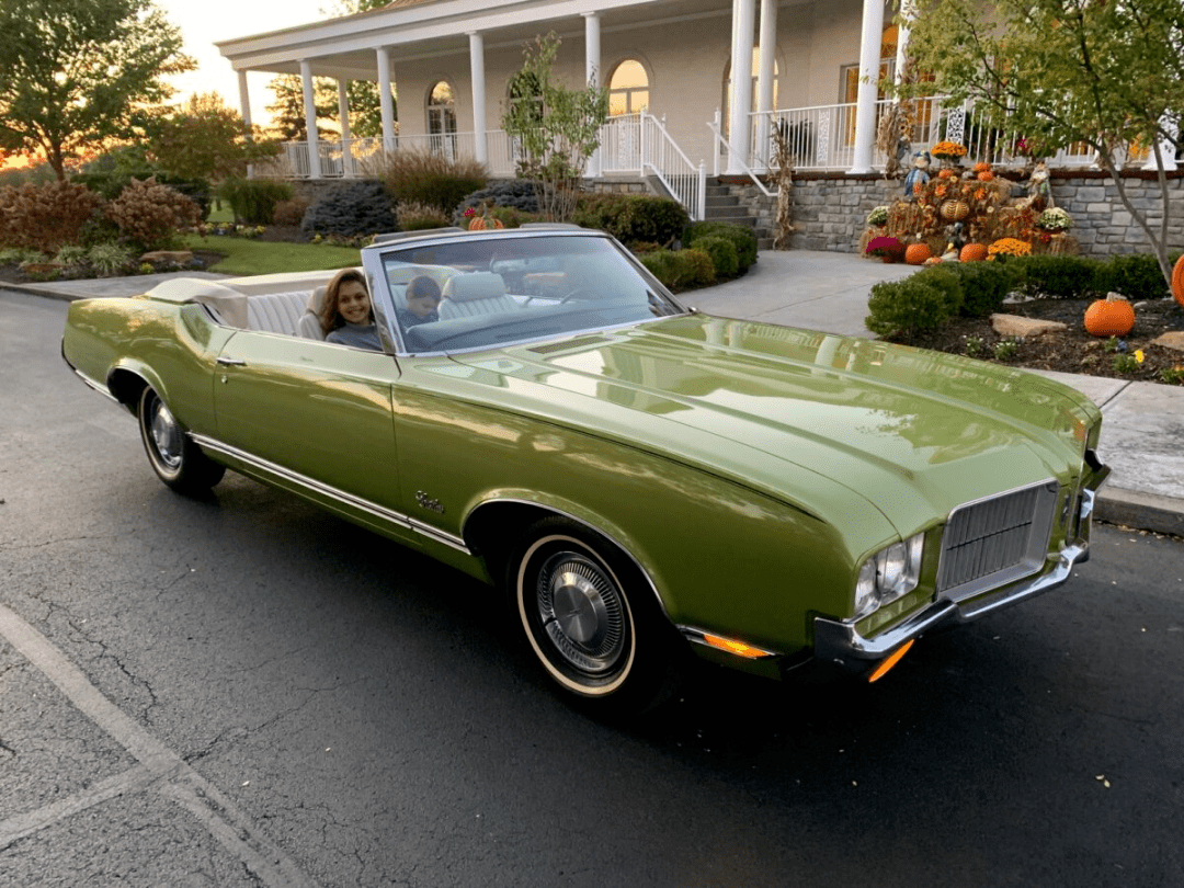 美国男子坚持20年终如愿以偿买回已故母亲的老爷车