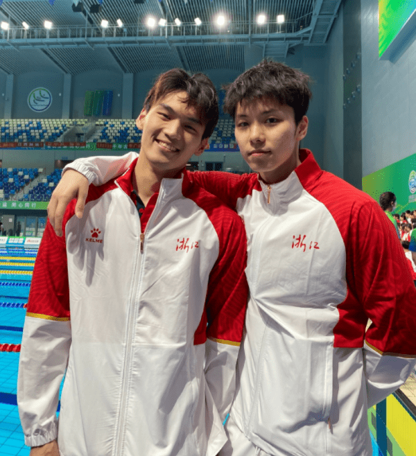 国家队队友送祝福_李广源_徐嘉余_仰泳