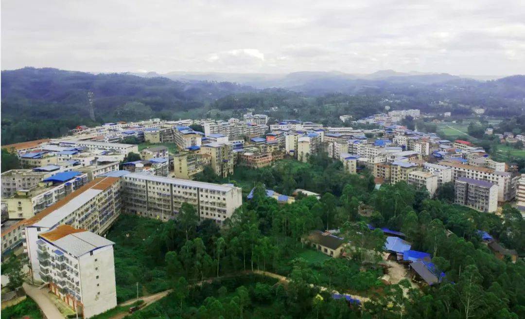 住在威远这个镇的,我羡慕了..._小河镇_威远县_云雾