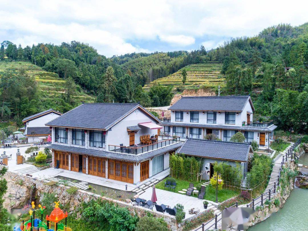 云上居地址:瑞安市北麂乡立公村"麂海心踪"外观保留了海岛石头房原来