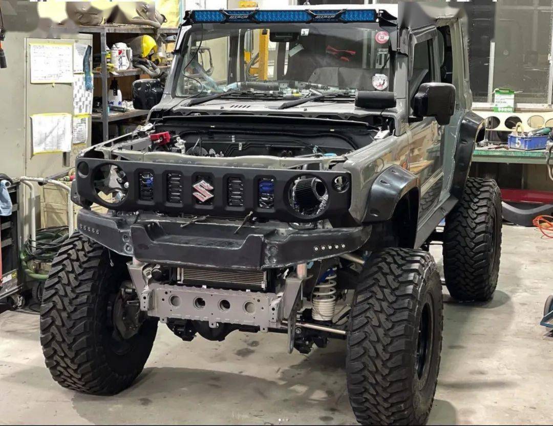 日本"蓝翔"学生改四门吉姆尼:切割车身,升高底盘,还能露营