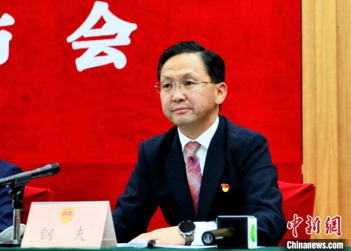 青海唯一蒙古族自治县县长省两会推介草原:"亚洲一流,青海最美"_河南