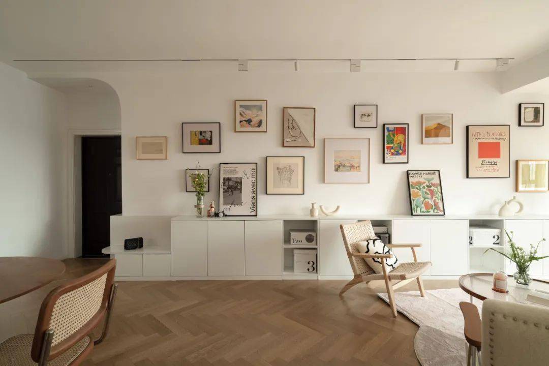 客厅小县城装修天花板！拒绝土味精装，不走网红风，沙漠配色太惊艳了！