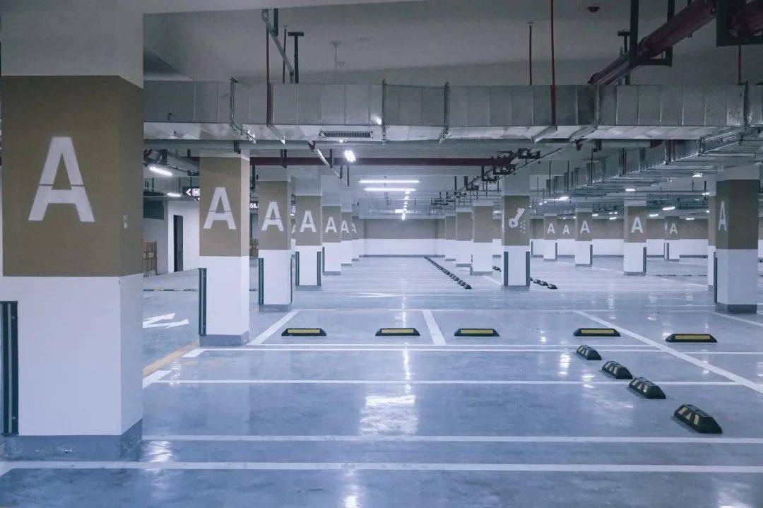 建业世和府丨专属地下车位奢雅泊车体验