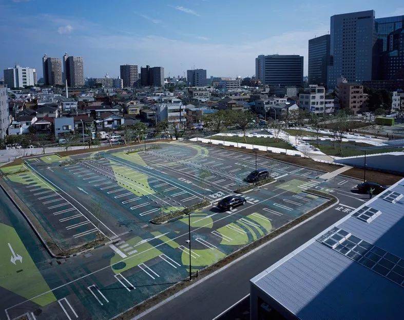 就一个停车位人家都绞尽脑汁做创意