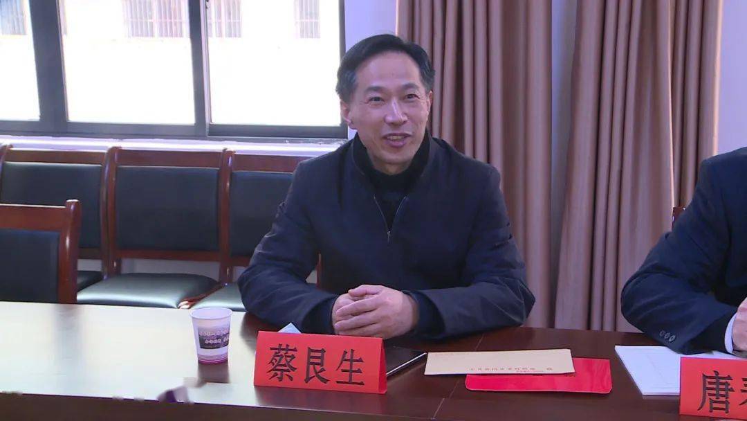 黄冈市政协副主席蔡艮生来我市慰问专业人才