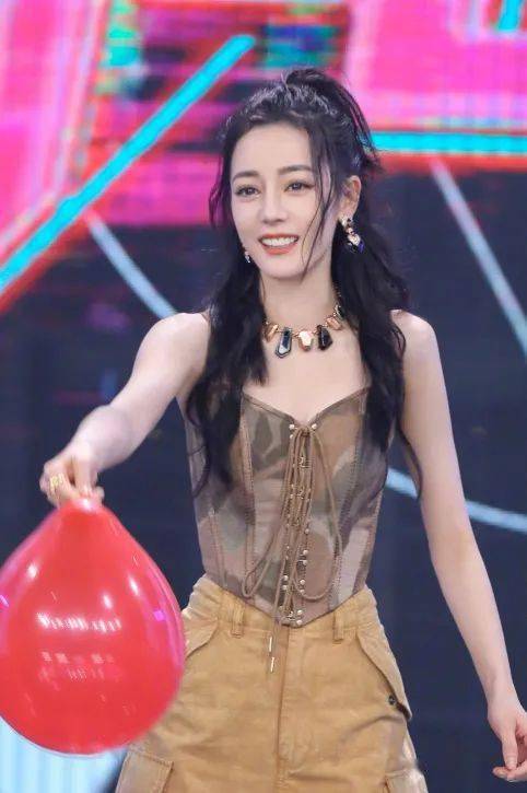 眼睛|有效笑容如何诞生？年夜饭别再尬笑 娜扎教你正确用脸