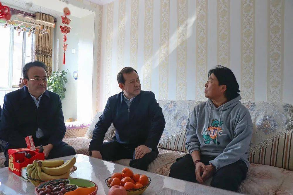 柳鹏王国斌曾国俊等赴民勤看望慰问老劳模和困难群众