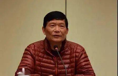 曾任绍兴地改市后首任团市委书记,嵊县县委副书记,绍兴市政府办公室副