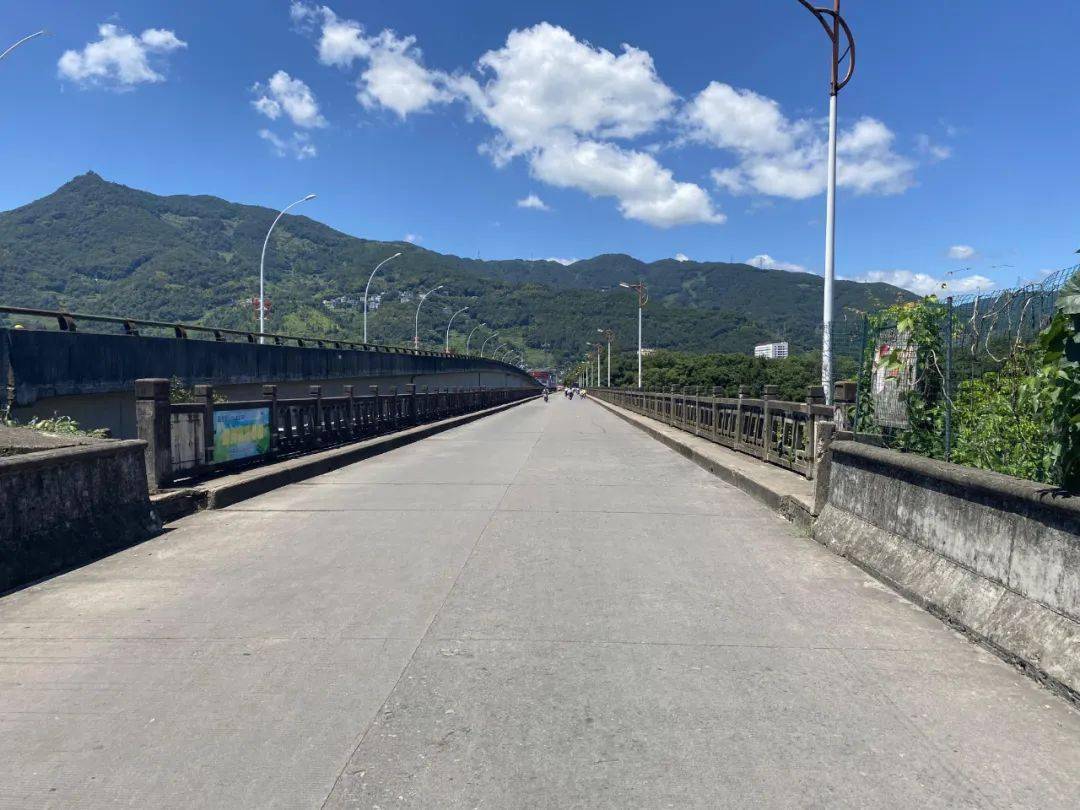 同时在施工范围内禁止开展游泳,划船等活动,为市民群众带来的不便深感