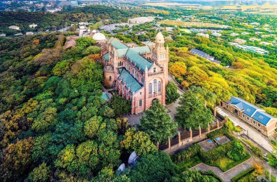 佘山國家森林公園這座上海唯一的陸地自然山林旅遊區,竹木蔥籠,勝景之