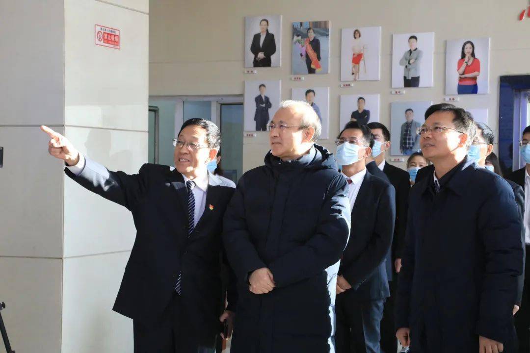 自治区党委常委宣传部部长郑宏范到乌海日报社走访慰问