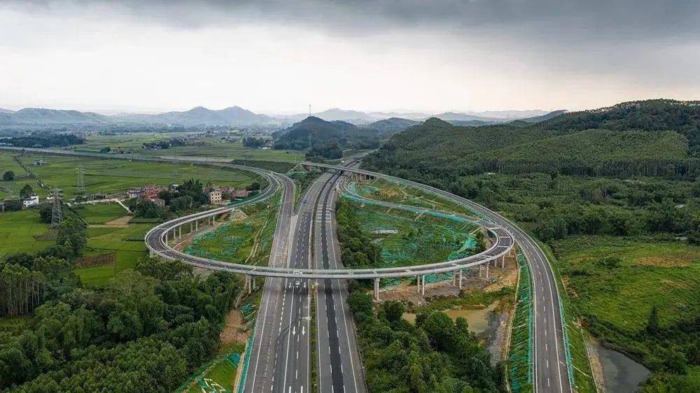 这条高速厉害了往返湘粤可节省40分钟行车时间
