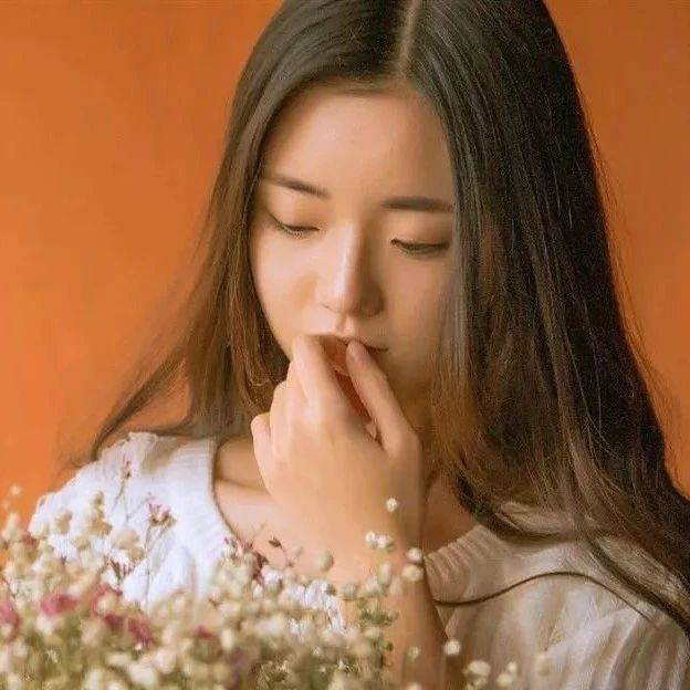 with a wet finger 不是"手指湿了"，OMG，真的意思差远了.._second_can_the