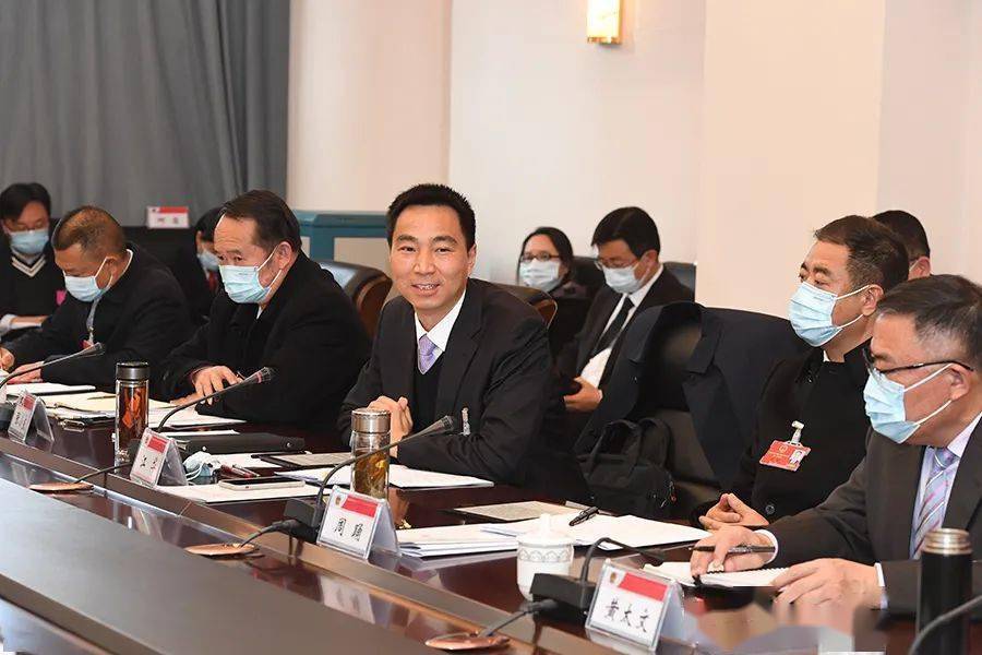 江华分别参加元江县易门县代表团审议时强调紧扣目标任务心无旁骛抓