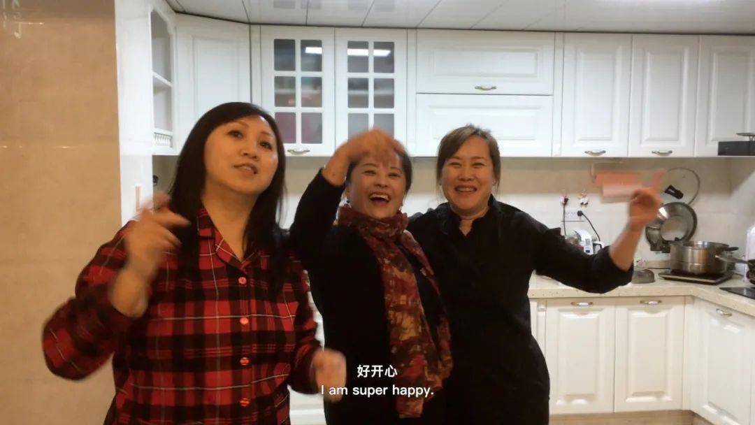 东北|一个普通东北家庭如何过年?他要给自己家拍12部纪录片|三明治电台