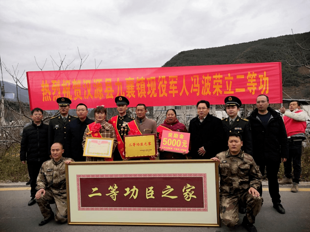 朱灵波在交谈时表示,冯波同志在部队短短一年就荣立了两次二等功,是