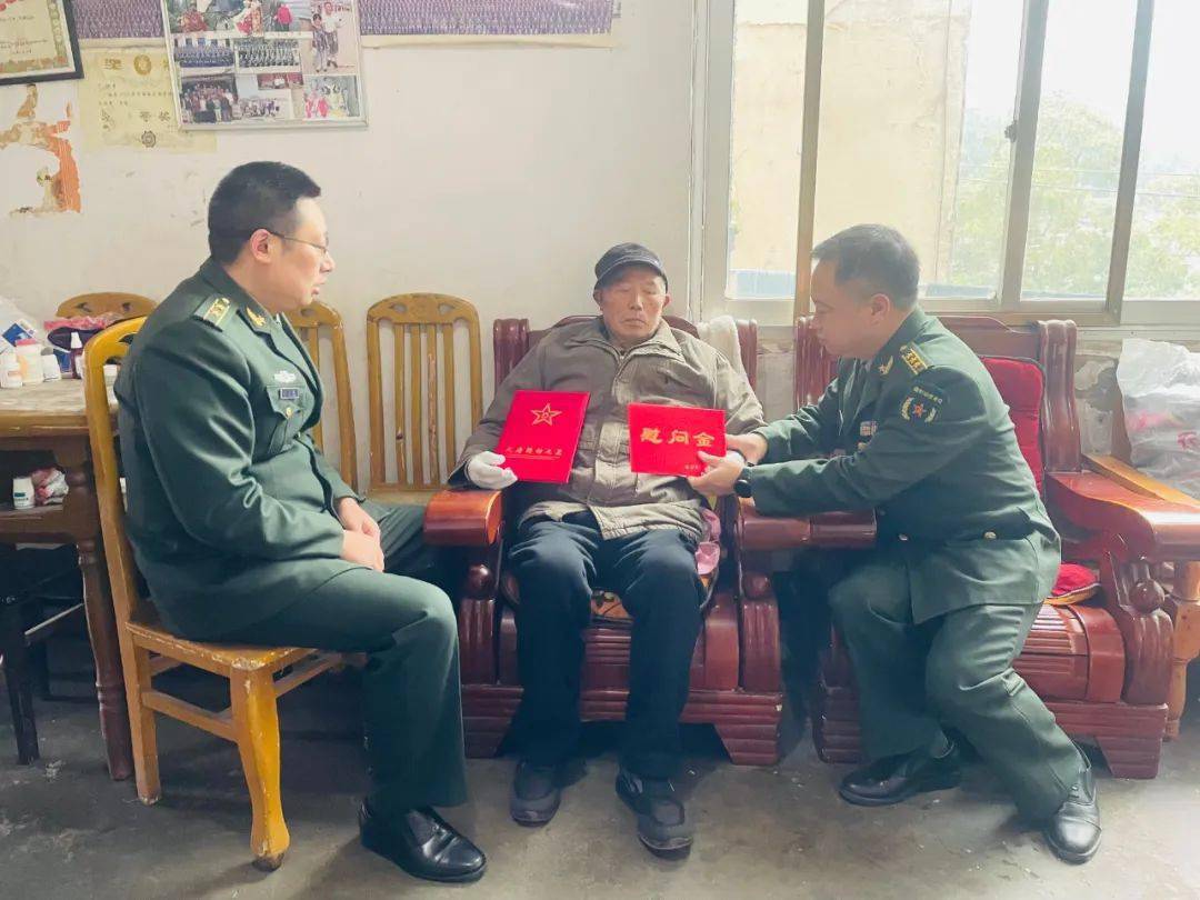 书香翰墨送福军营走访慰问温暖人心