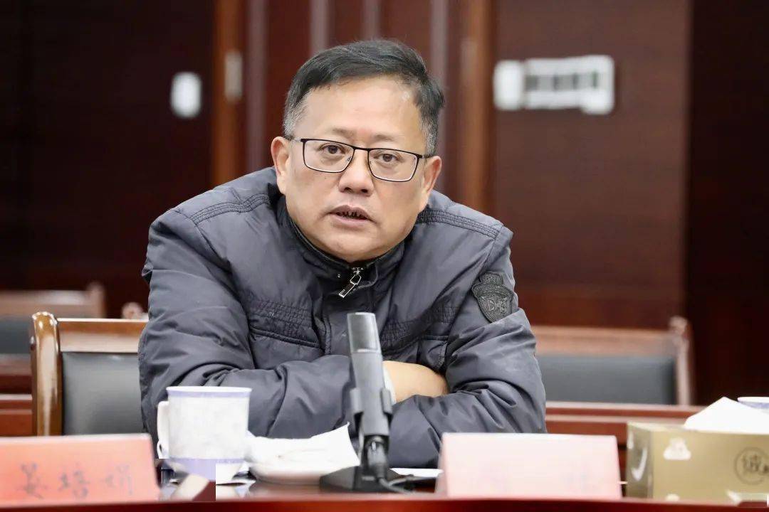 徐曙海主持召开座谈会就2022年政府工作报告征求意见建议