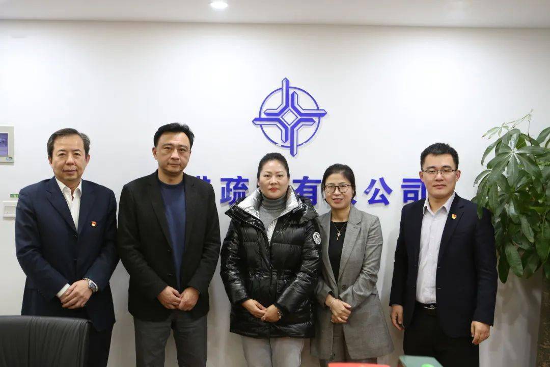 中交上航局领导班子成员春节前看望慰问公司困难职工及