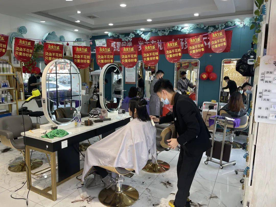 昨顺义多家理发店人满为患记者走访核实