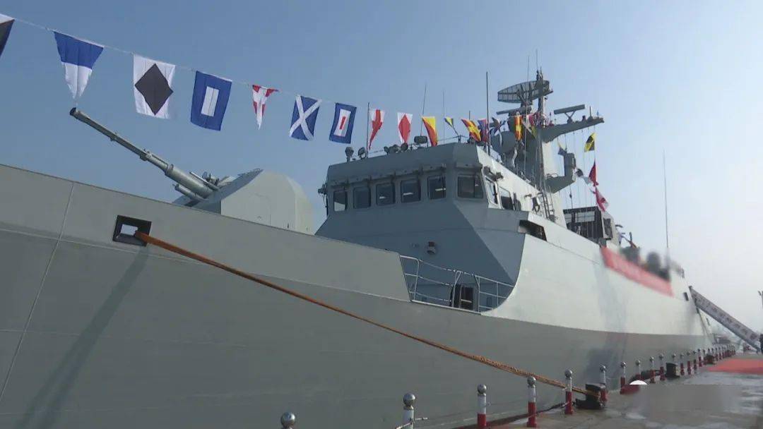 梧州舰官兵向梧州人民拜年