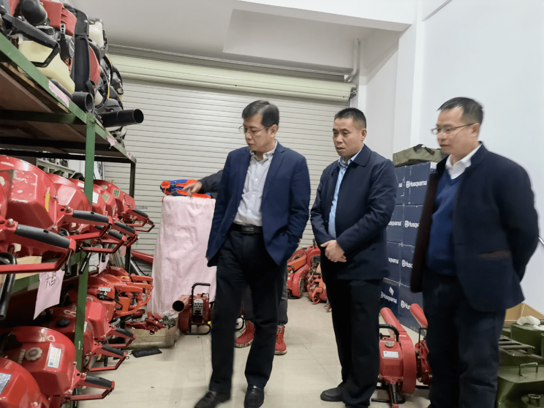 前夕到县综合应急救援队检查值班备勤情况_黄树雄_党委委员_装备库